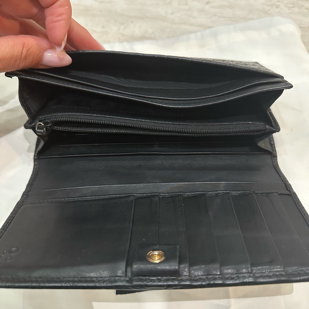 Gucci Women's Black Microguccissima Authentic - Picture 9 of 11